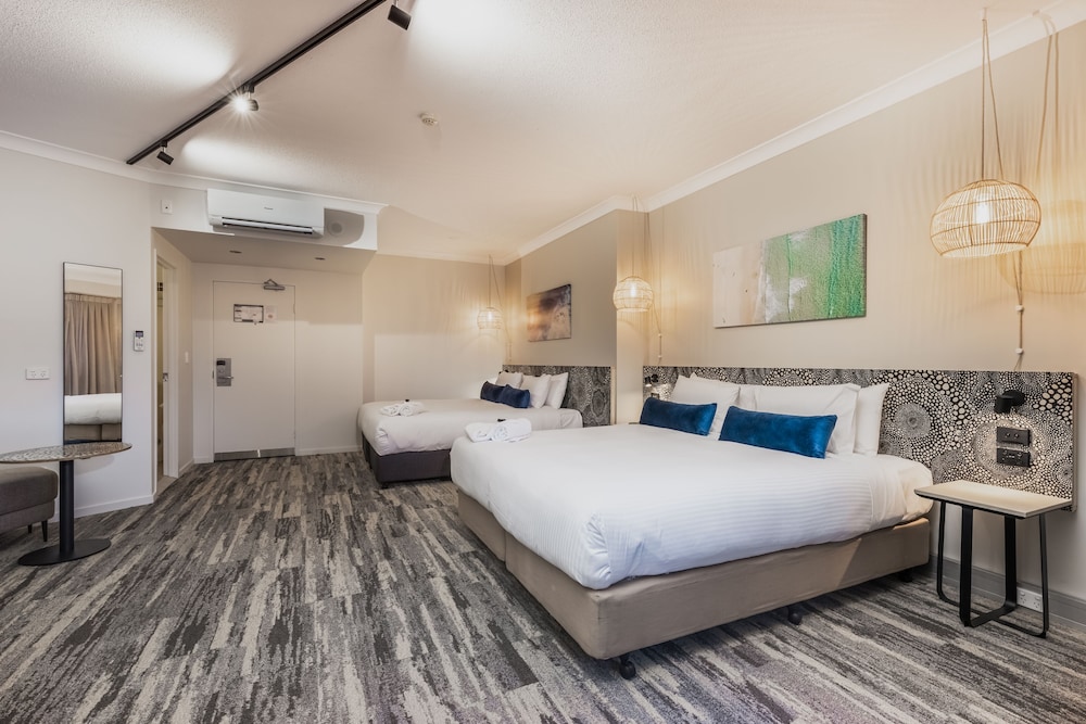 Family, Studio, Queen and Twin Beds, Mermaid Waters Hotel by Nightcap Plus 2/8