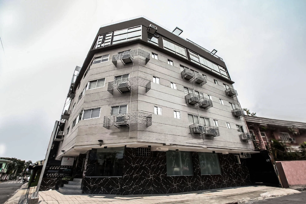 OYO 675 Circuit Hostel 4/50