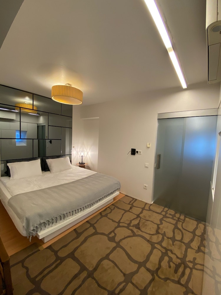 West Palace Hotel 20/50