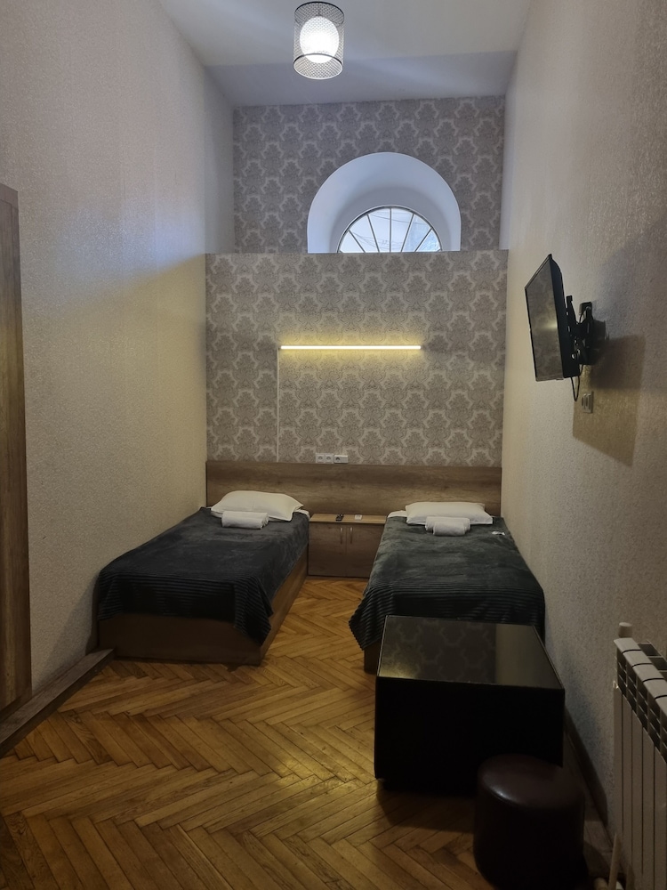 Friendly Hotel 34/50