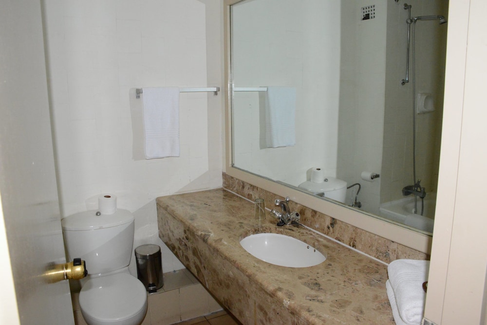 Elephant Springs Hotel &amp; Cabanas 34/80