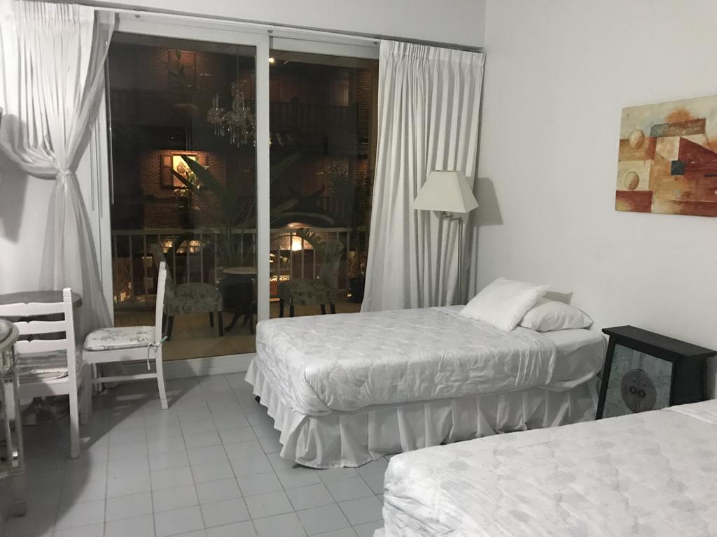 Deluxe, Twin Beds