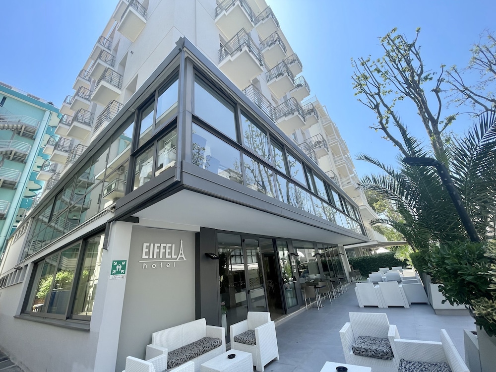 Hotel Eiffel 3/50