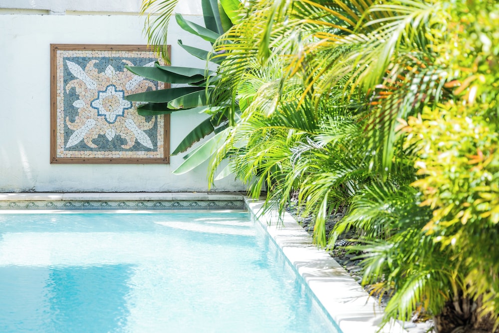 Artemis Villa And Hotel 40/46