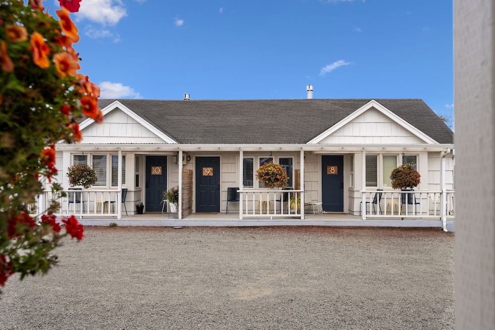 Boardwalk Cottages Long Beach 55/60