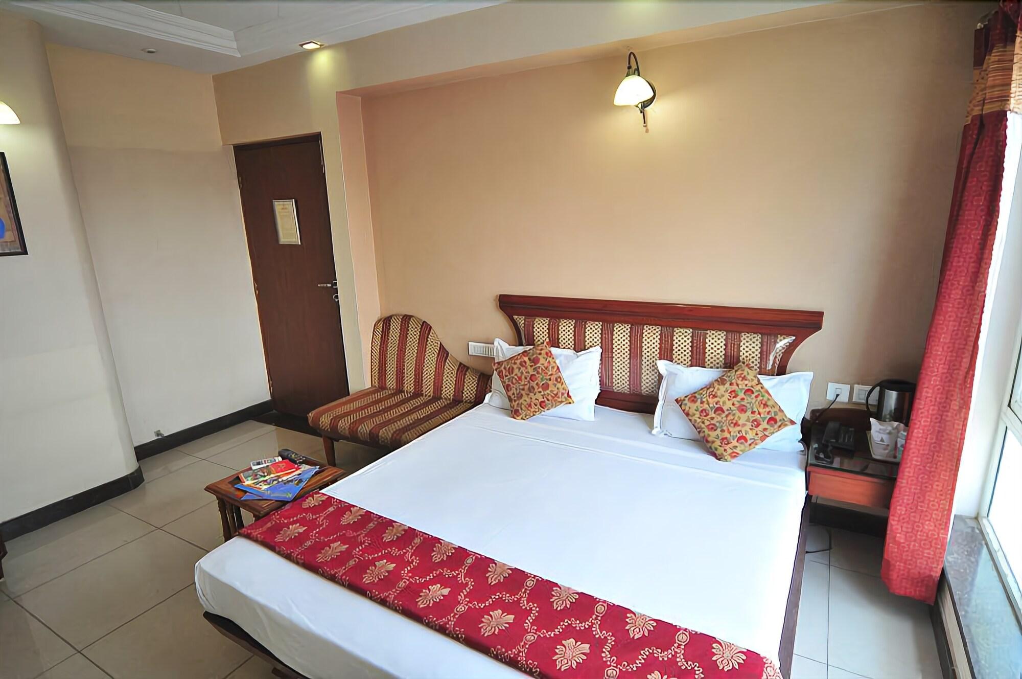 HOTEL RATNAWALI 7/25