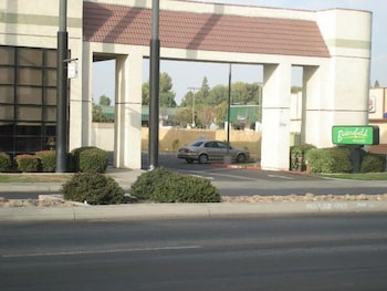 Studio6 Bakersfield, CA - South 28/44