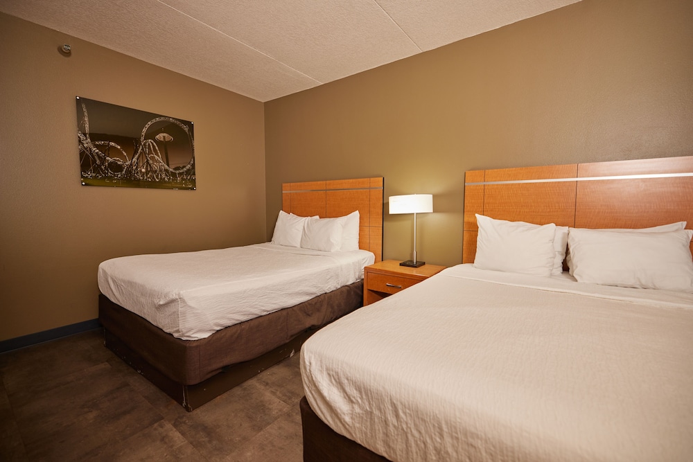 Adventureland Inn 10/27