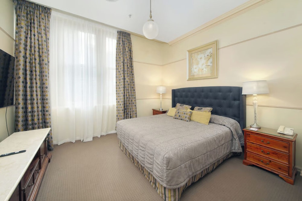 Royal Albert Hotel 38/75