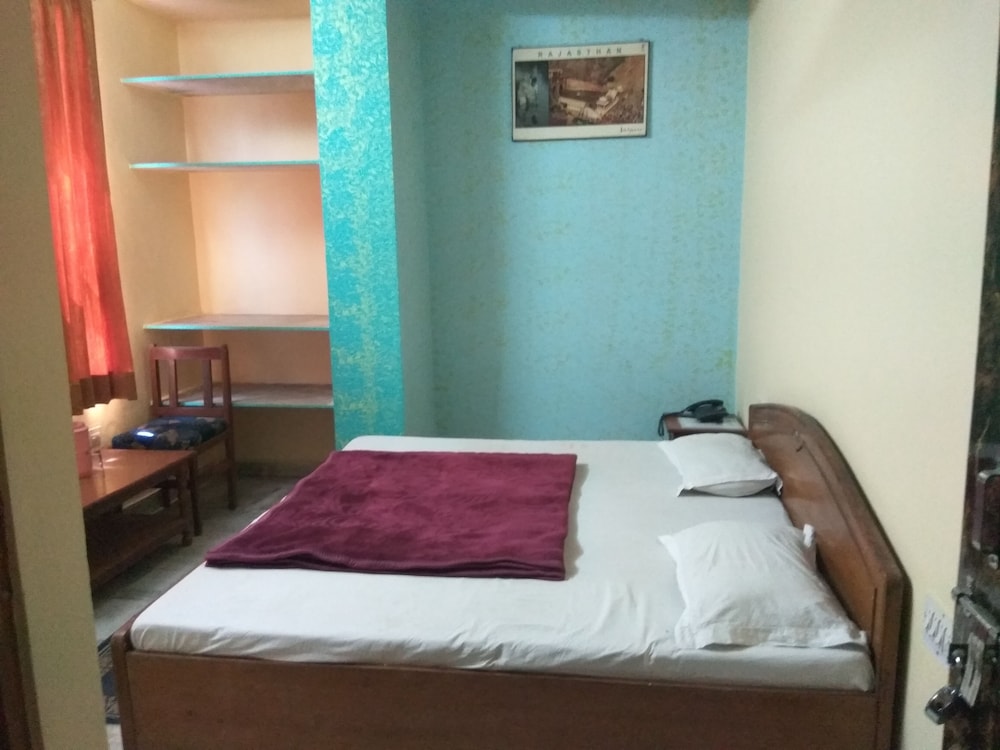 Hotel Ganga Kripa 7/37
