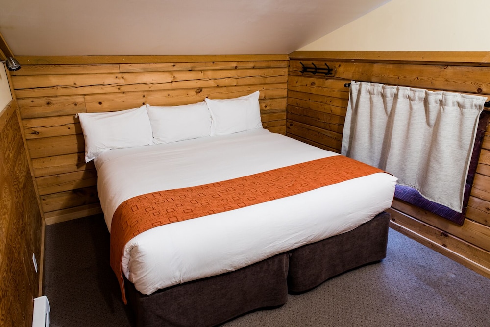 Glacier House Resort 19/36