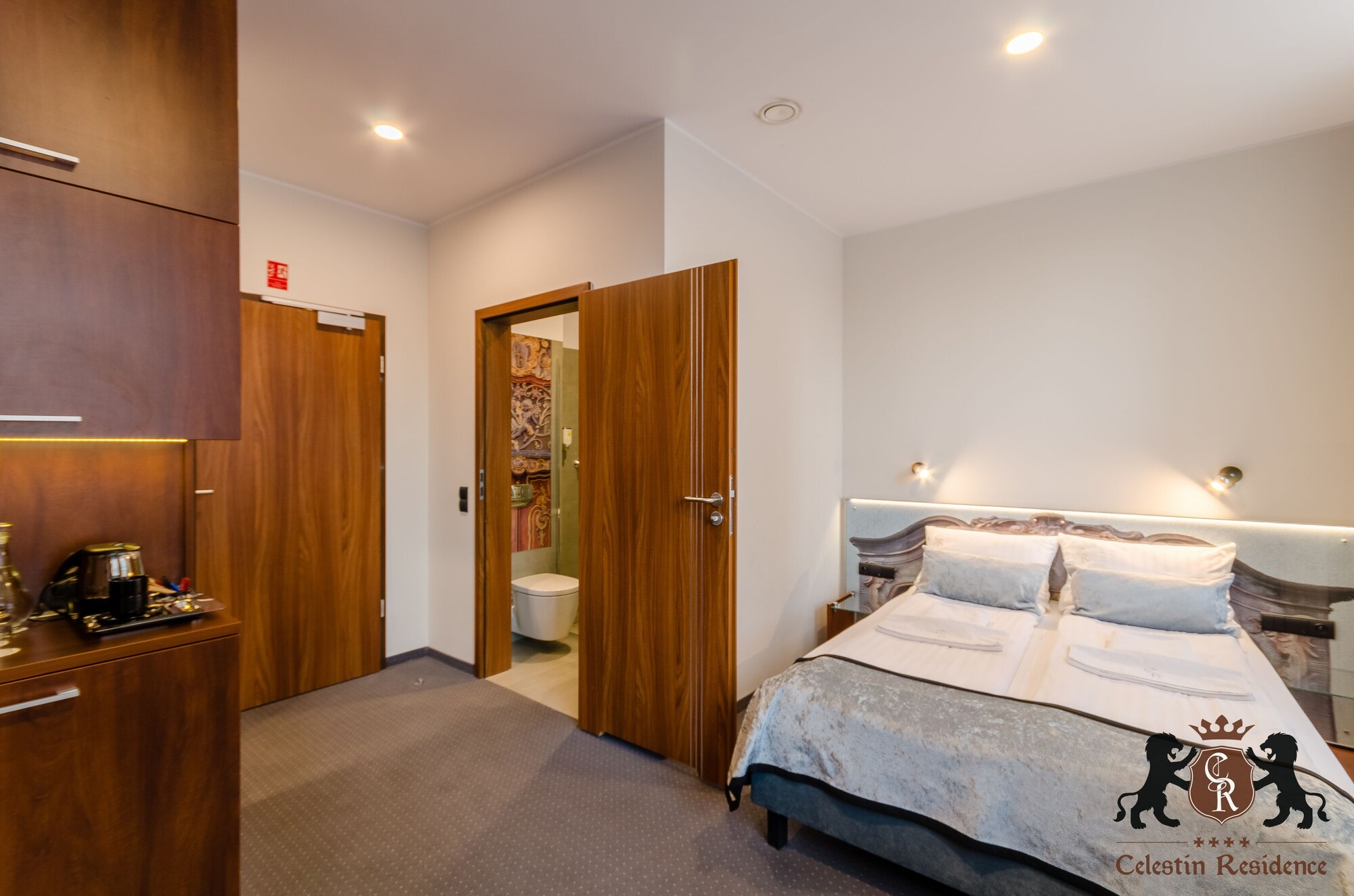 ROOM, DOUBLE BED