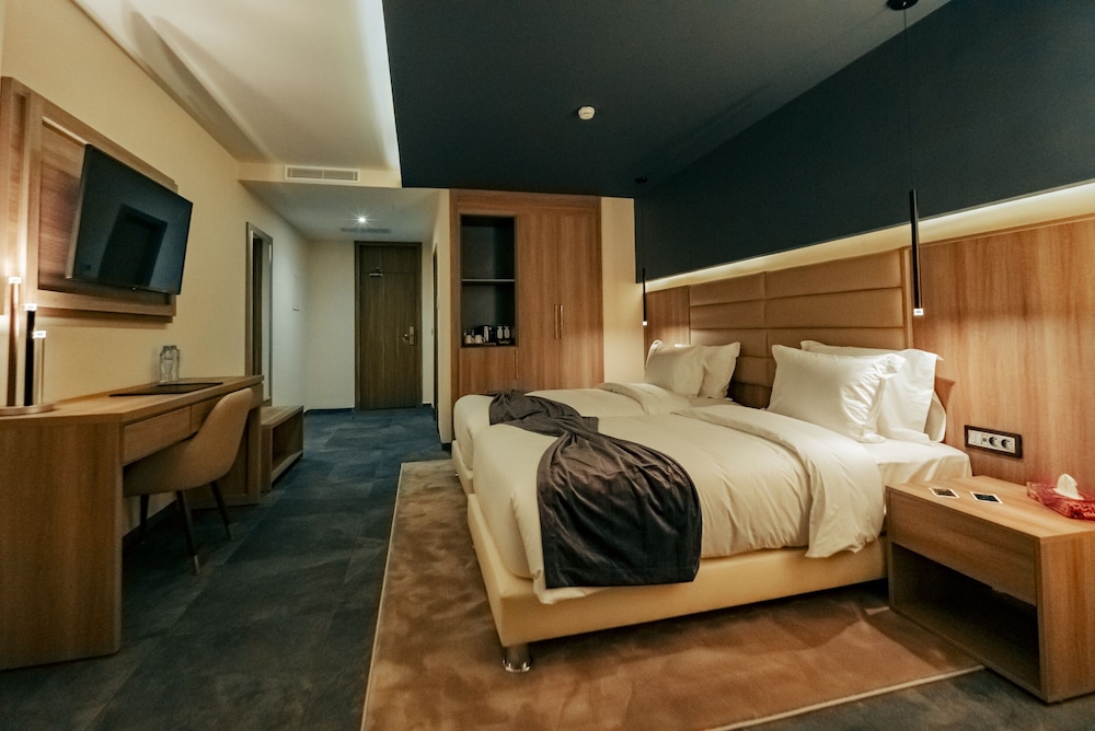 AD Hotel, Hydra 15/58
