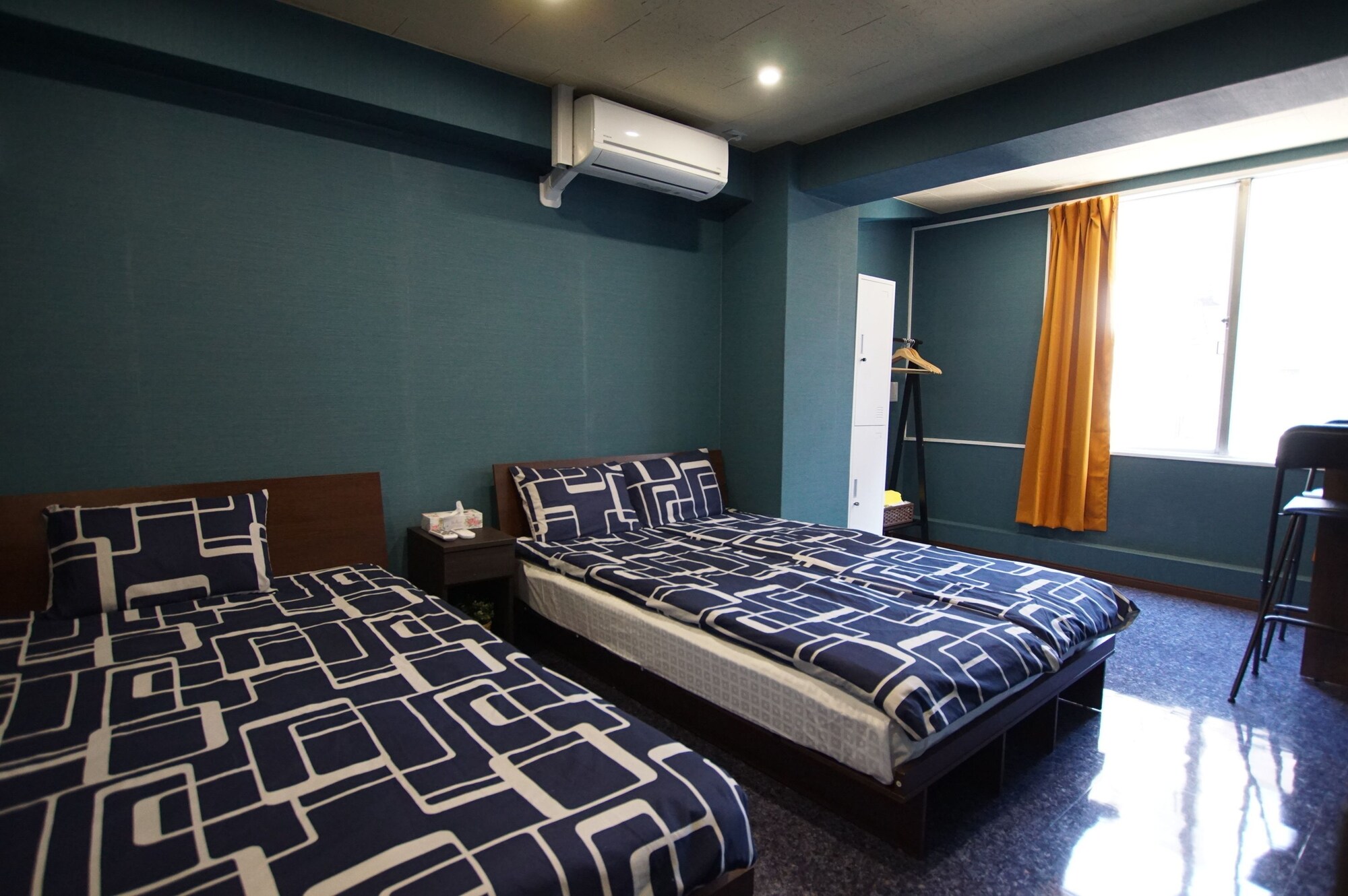 ROOM, TWIN BEDS, SHARED BATHROOM
