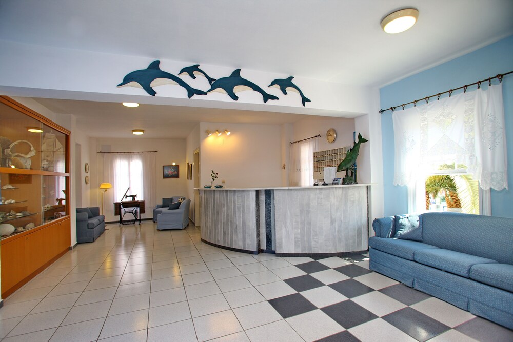 Dolphin Hotel 8/49