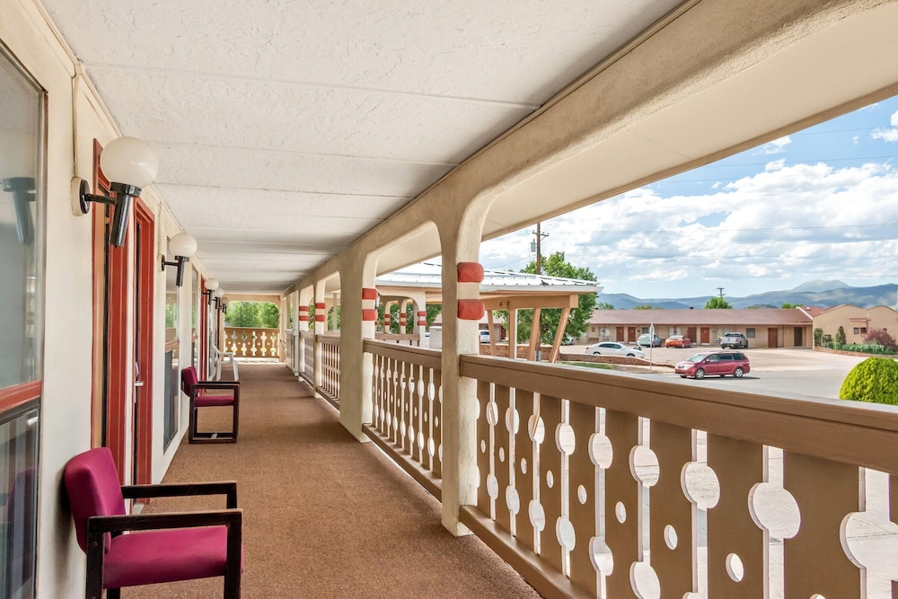 Travelodge by Wyndham Las Vegas NM 7/35