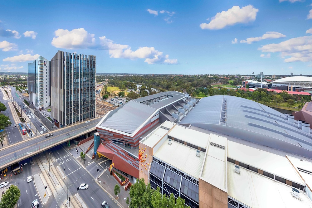 Oaks Embassy Adelaide Suites 5/64