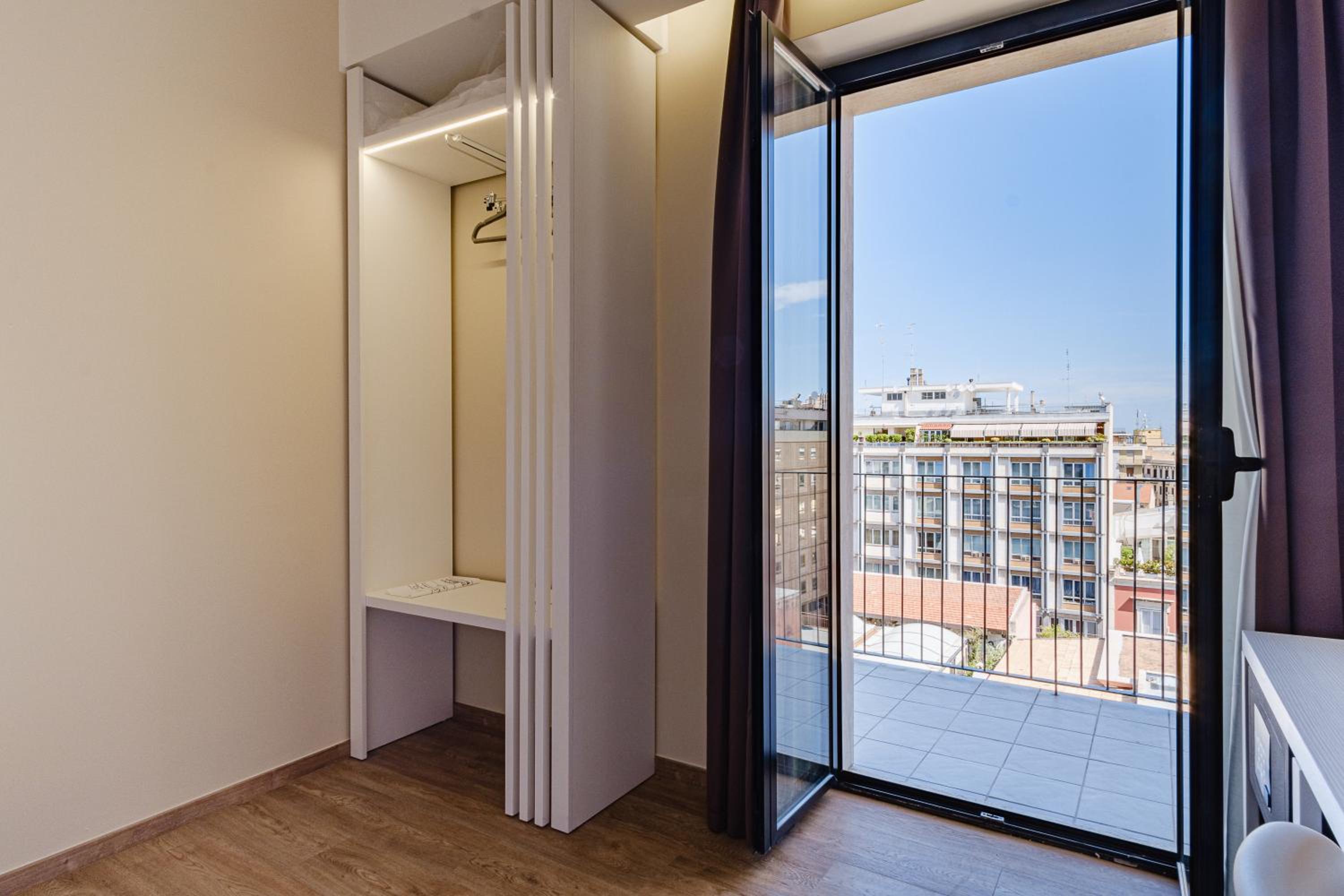 جناح جونيور، Boston Hotel Bari 5/10
