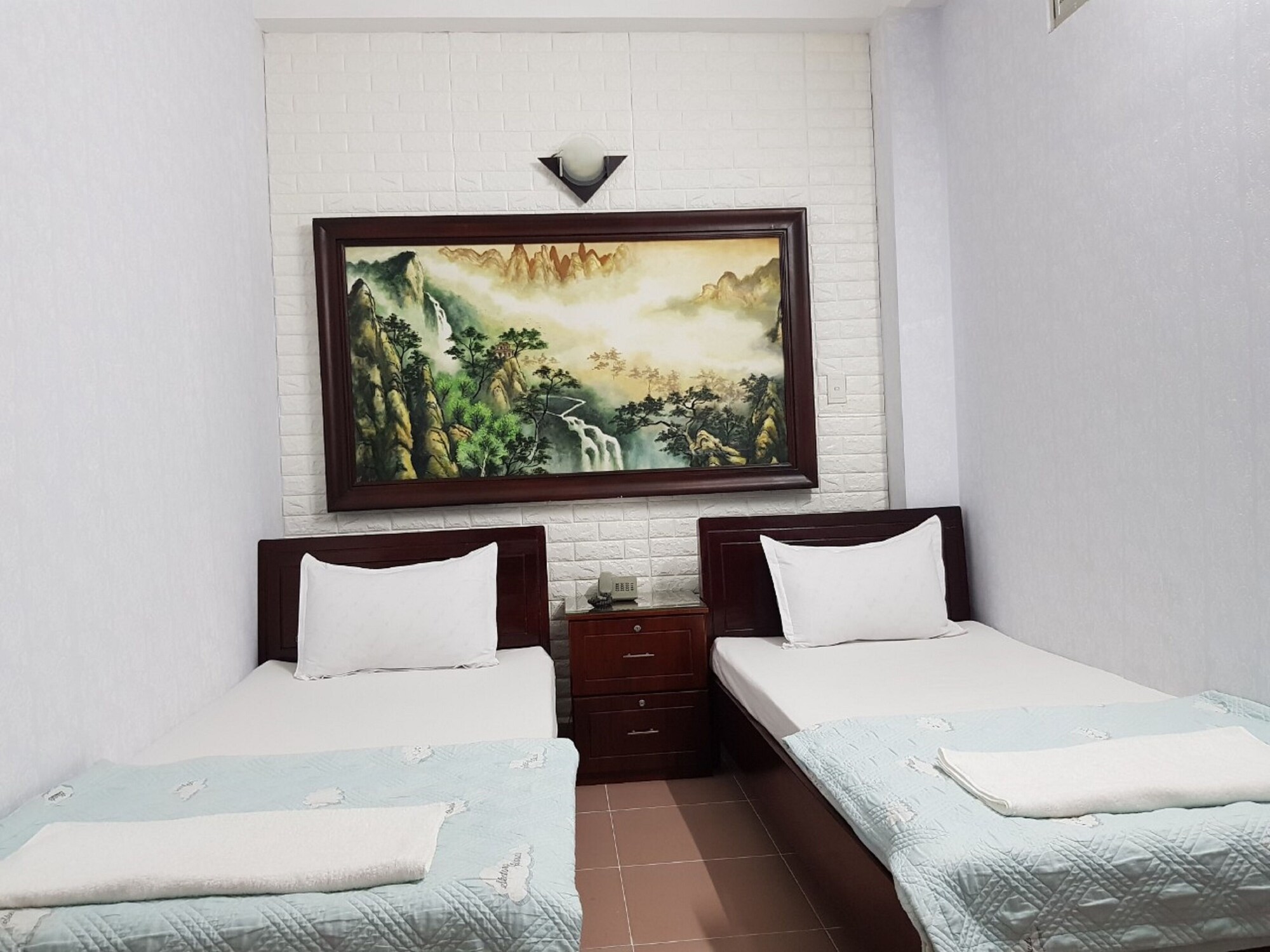 ROOM, TWIN BEDS