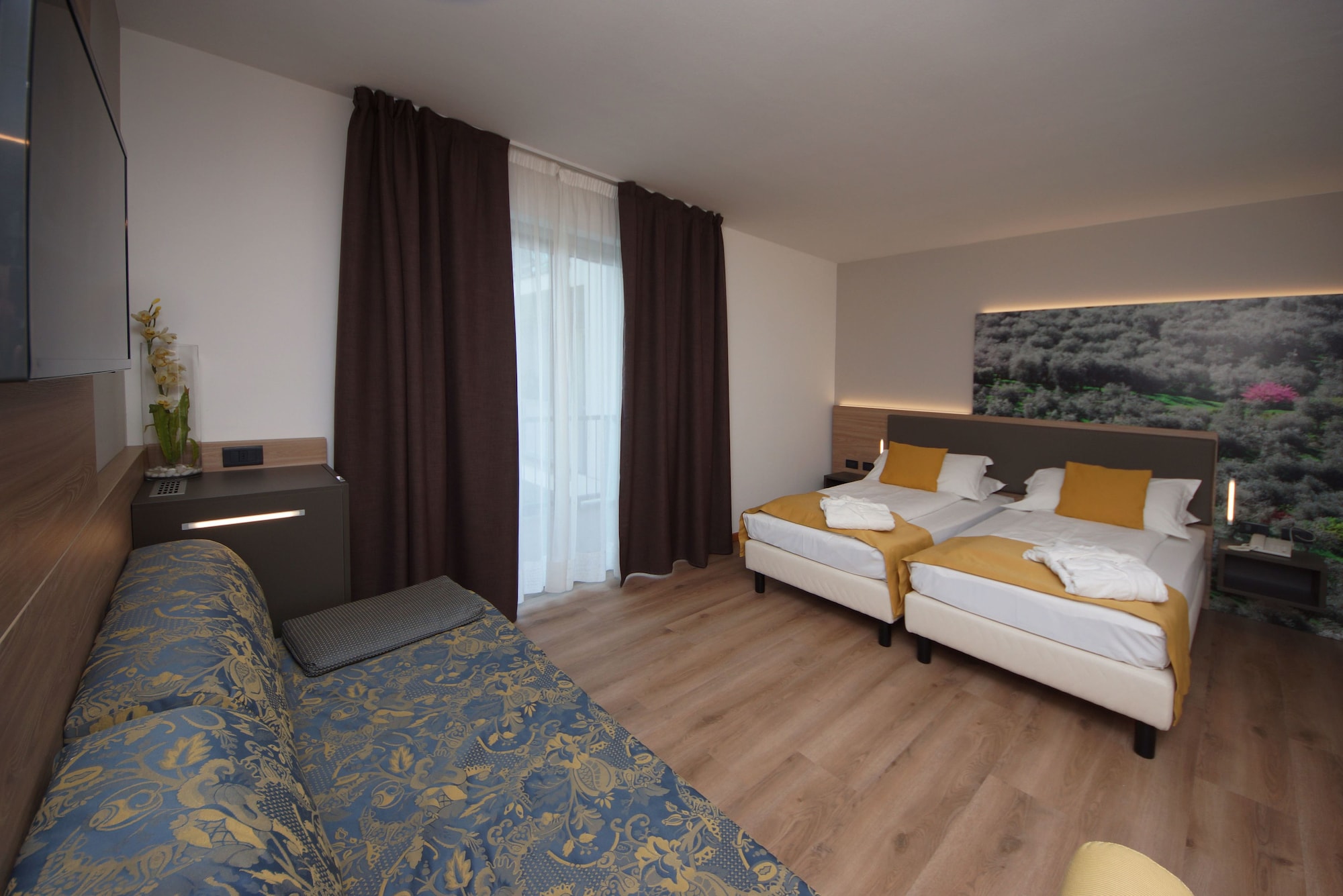ROOM, TRIPLE