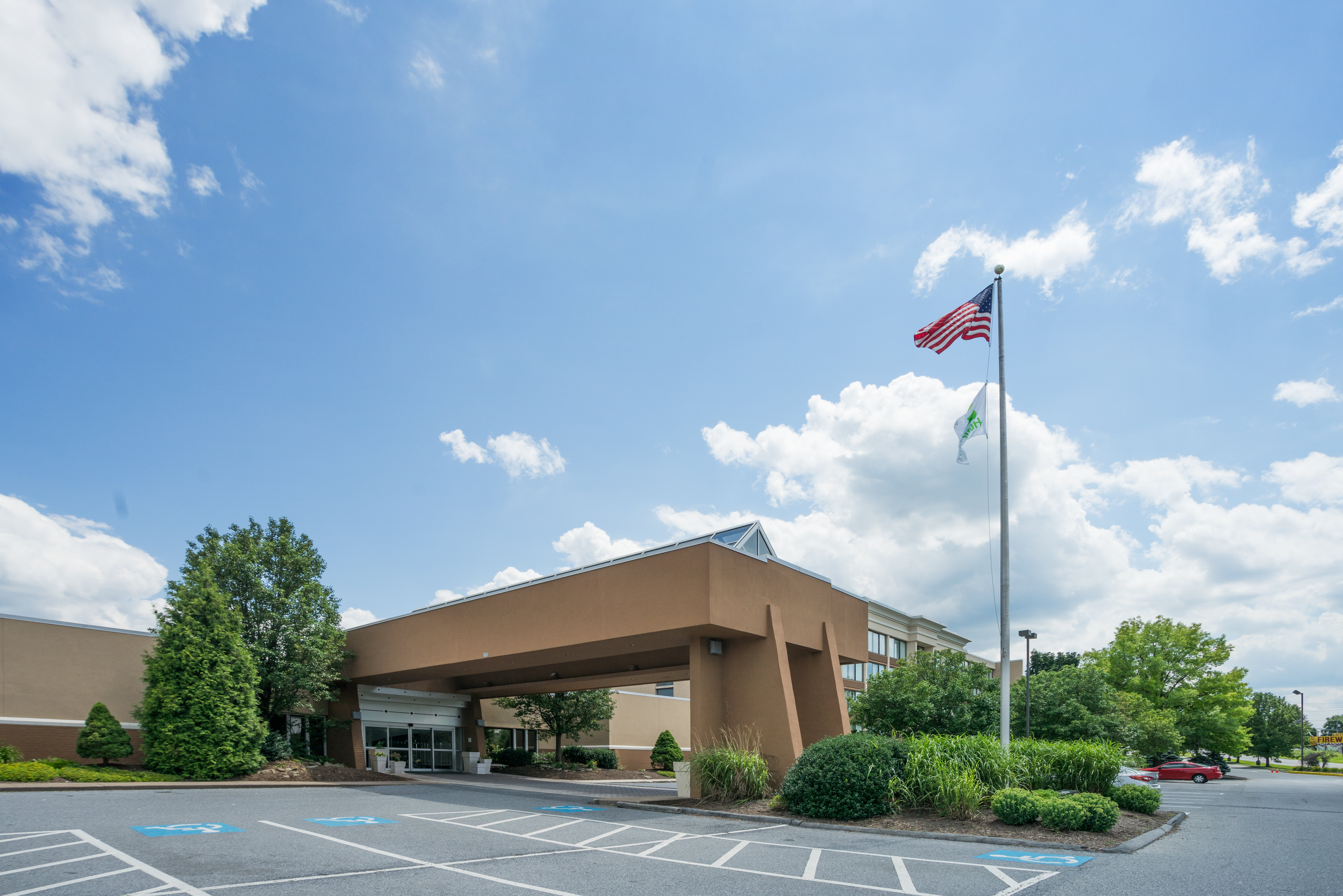 Holiday Inn Harrisburg - Hershey Area, I-81 by IHG 72/76