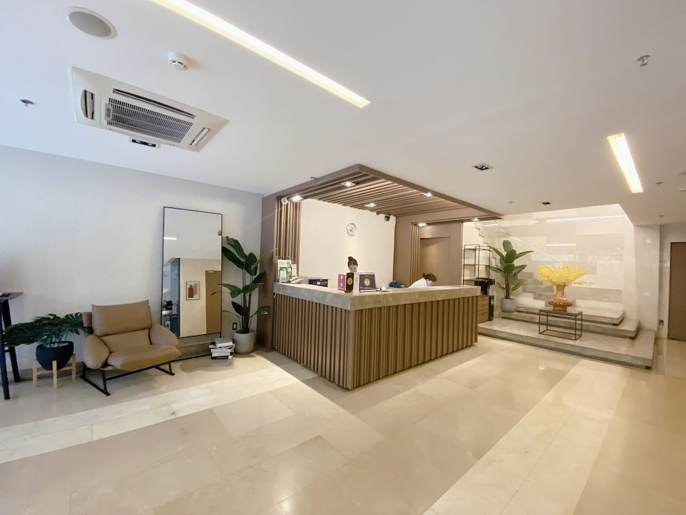 The Luxe Hotel 13/50