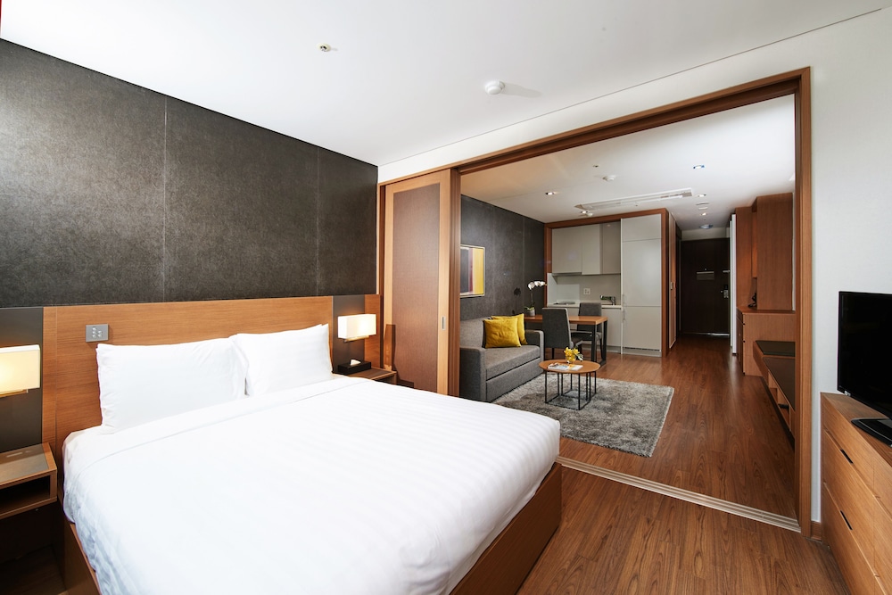 PREMIER, QUEEN BED