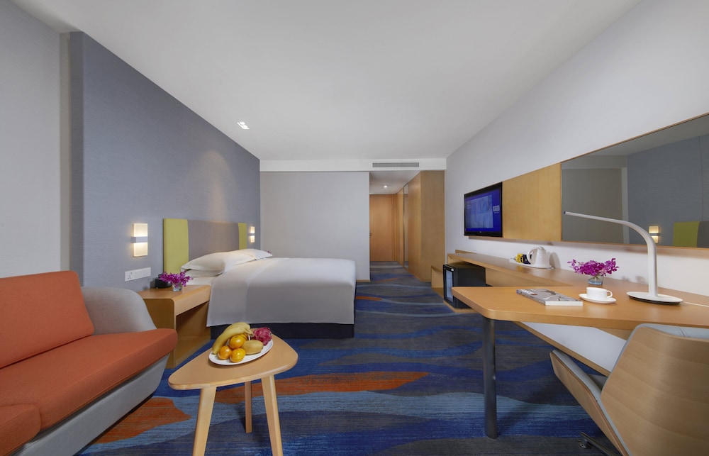 Holiday Inn Express Zhengzhou Zhengdong 24/73