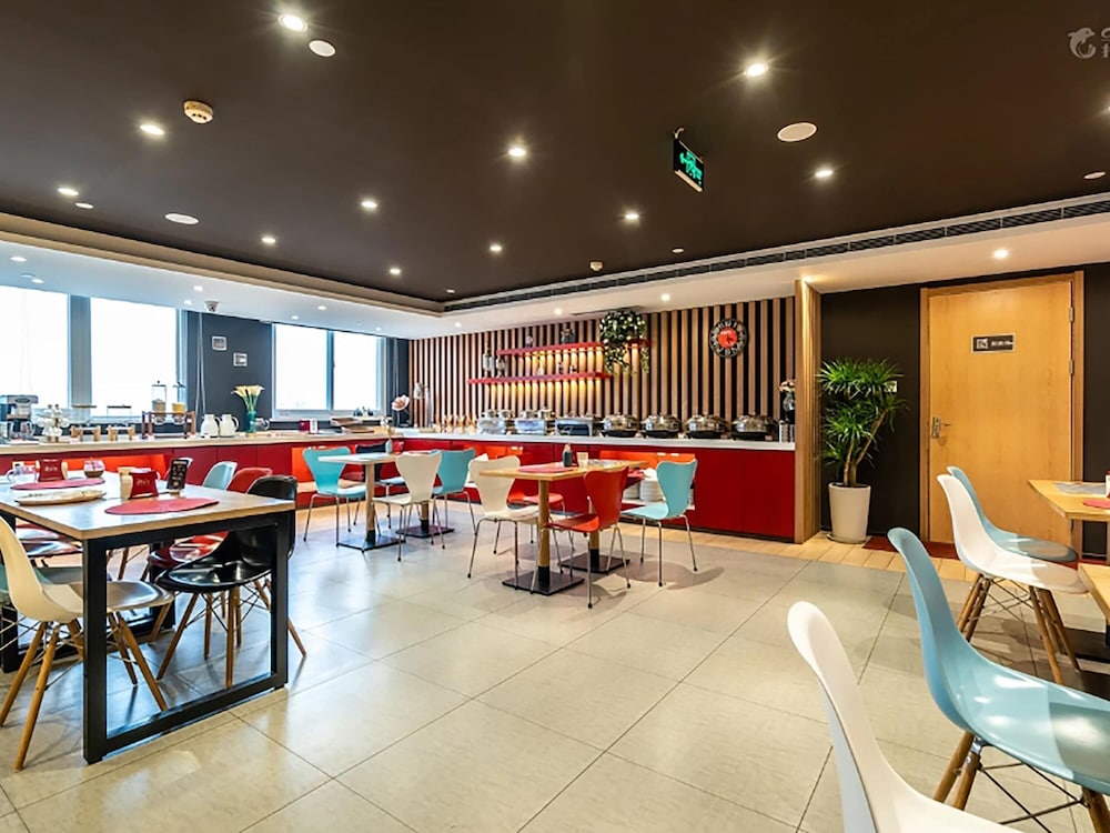 Ibis Luoyang Baolong Square Hotel 39/47