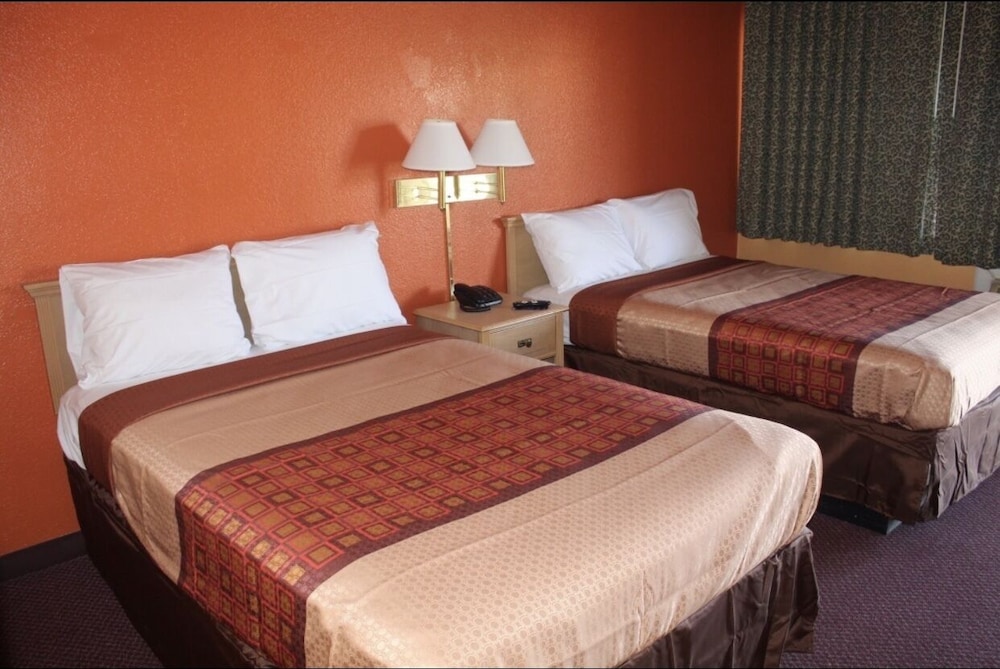 Hutchinson Inn 12/58