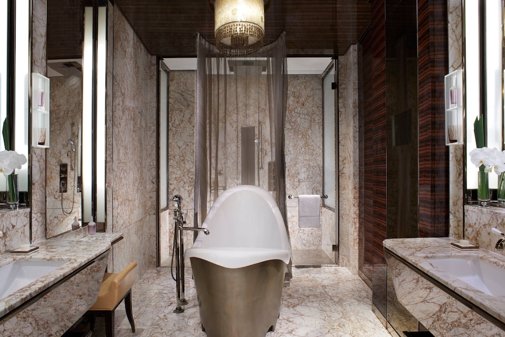 The Ritz Carlton Shanghai Pudong 66/68