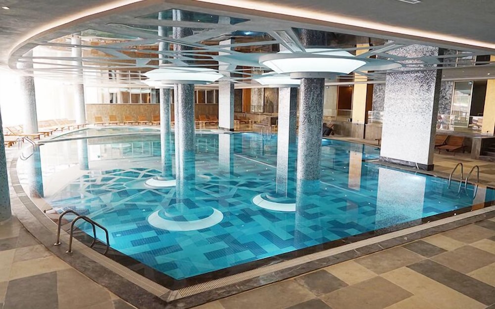 Maxwell Resort Hotel & Spa 25/50