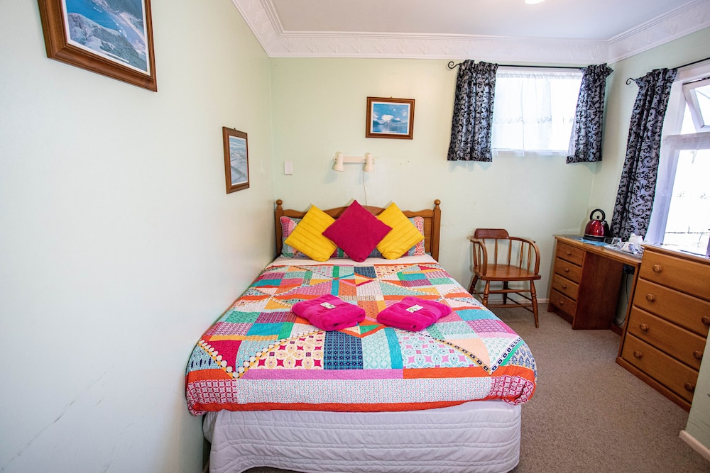 Richmond Guest House Bed & Breakfast 21/45