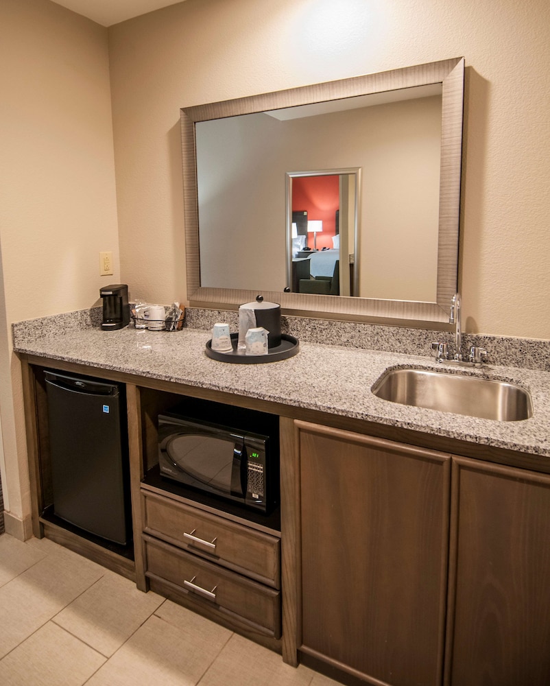 Hampton Inn & Suites Pensacola/I-10 Pine Forest Road 13/47