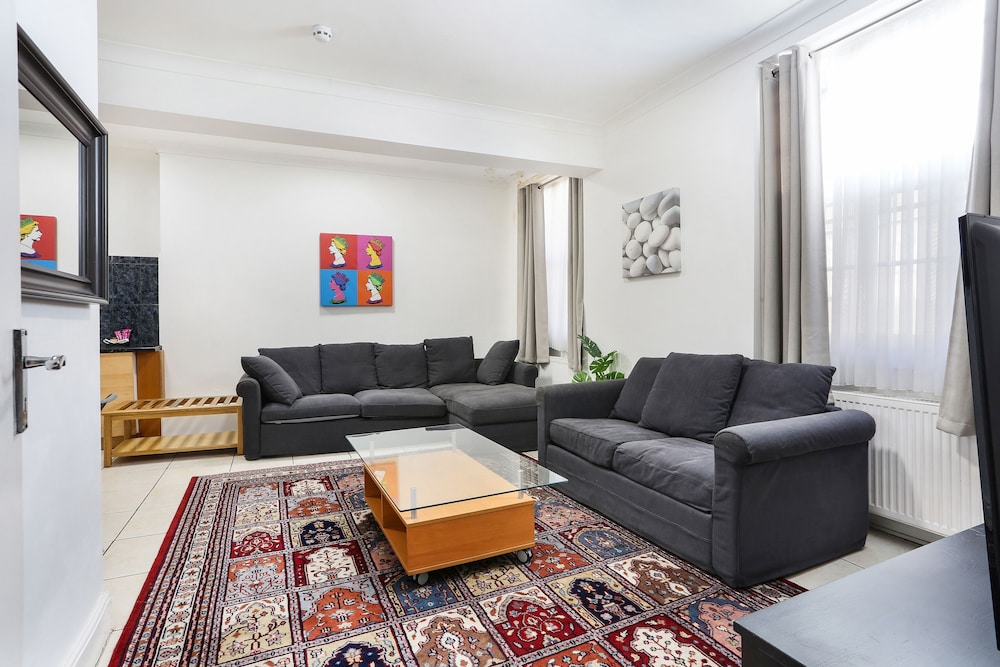 Assaha Hyde Park Apartments 32/50