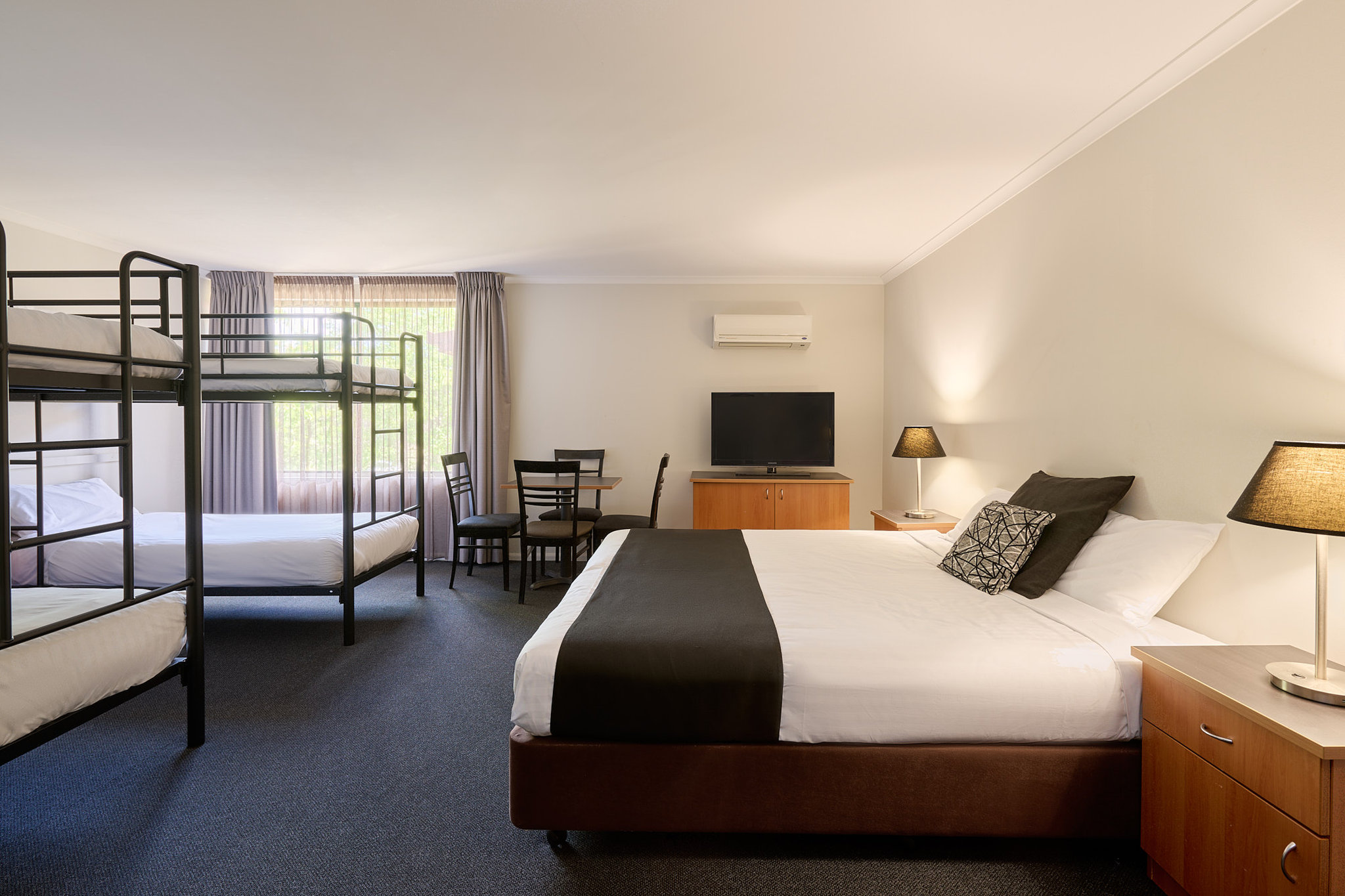 Alpha Hotel Canberra 10/41