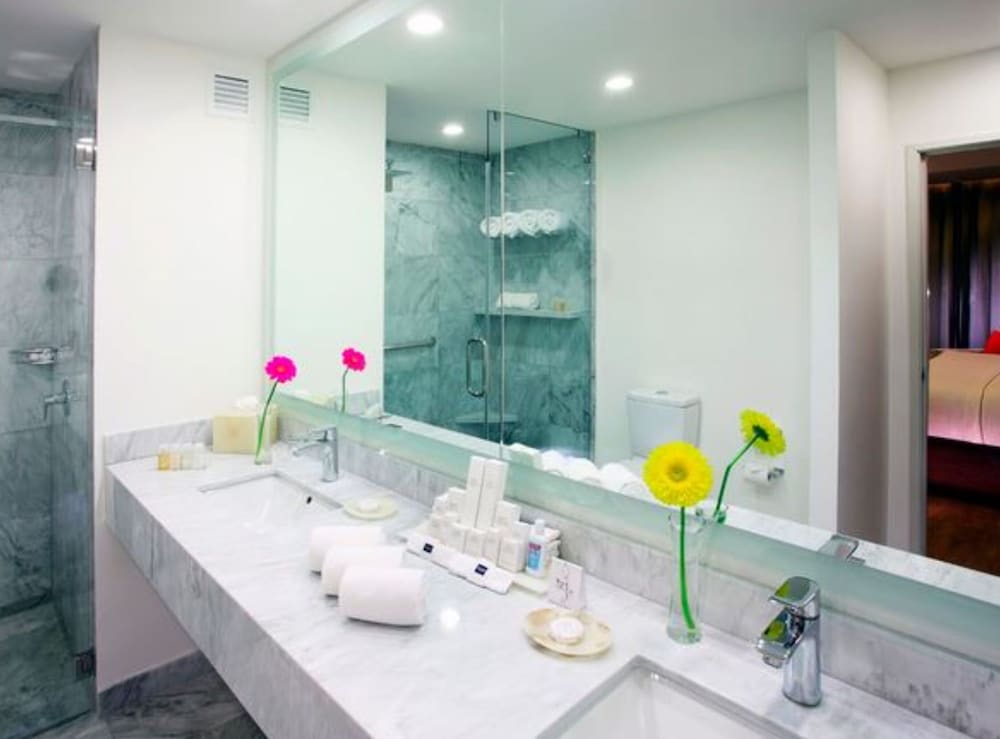 HS HOTSSON Hotel Silao 57/58