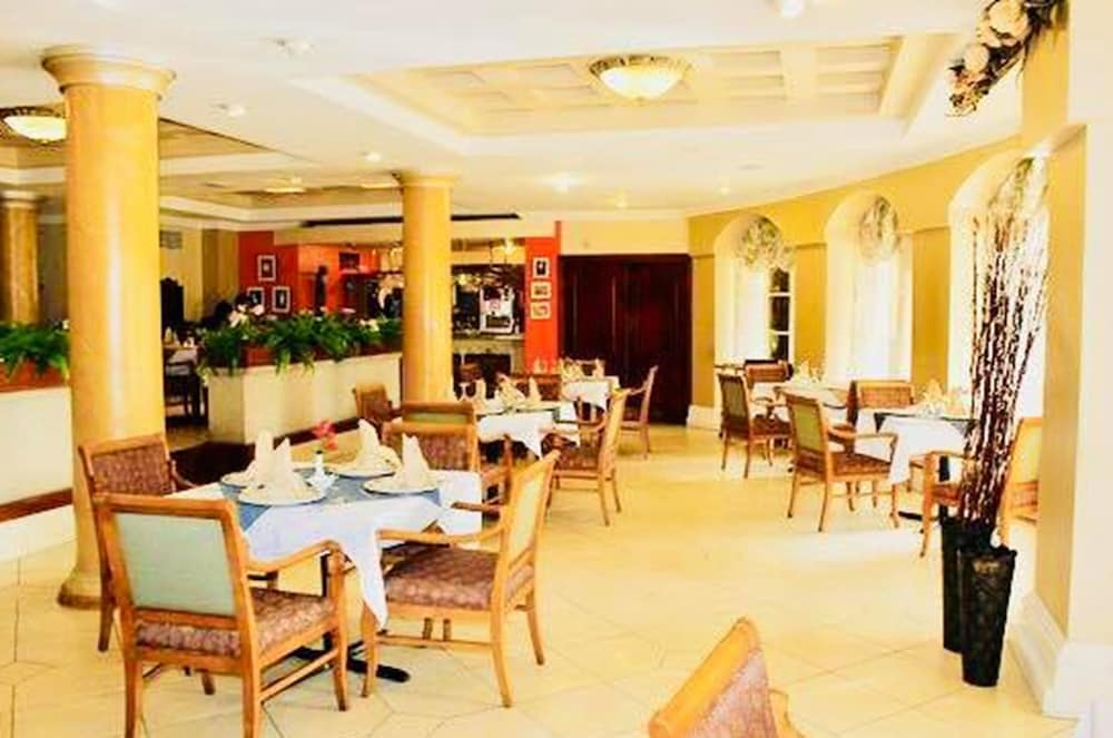 Quinta Real Hotel 50/66