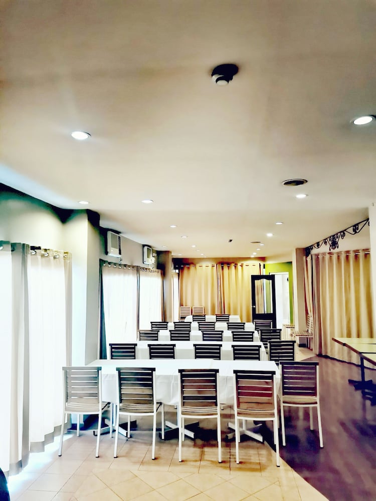 Casa Leticia Business Inn 51/57