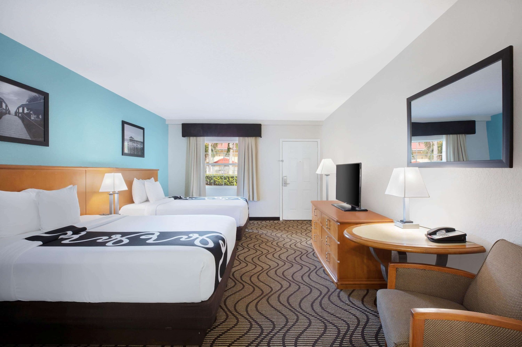 Courtyard, Deluxe, 2 Queen Beds, Pool View