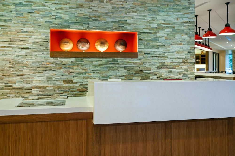 Hyatt Place Bloomington 16/64