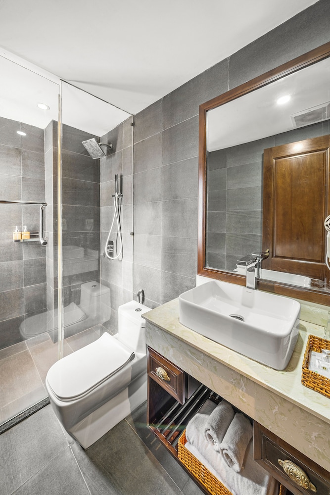 Palazzo Luxury Hotel 90/92