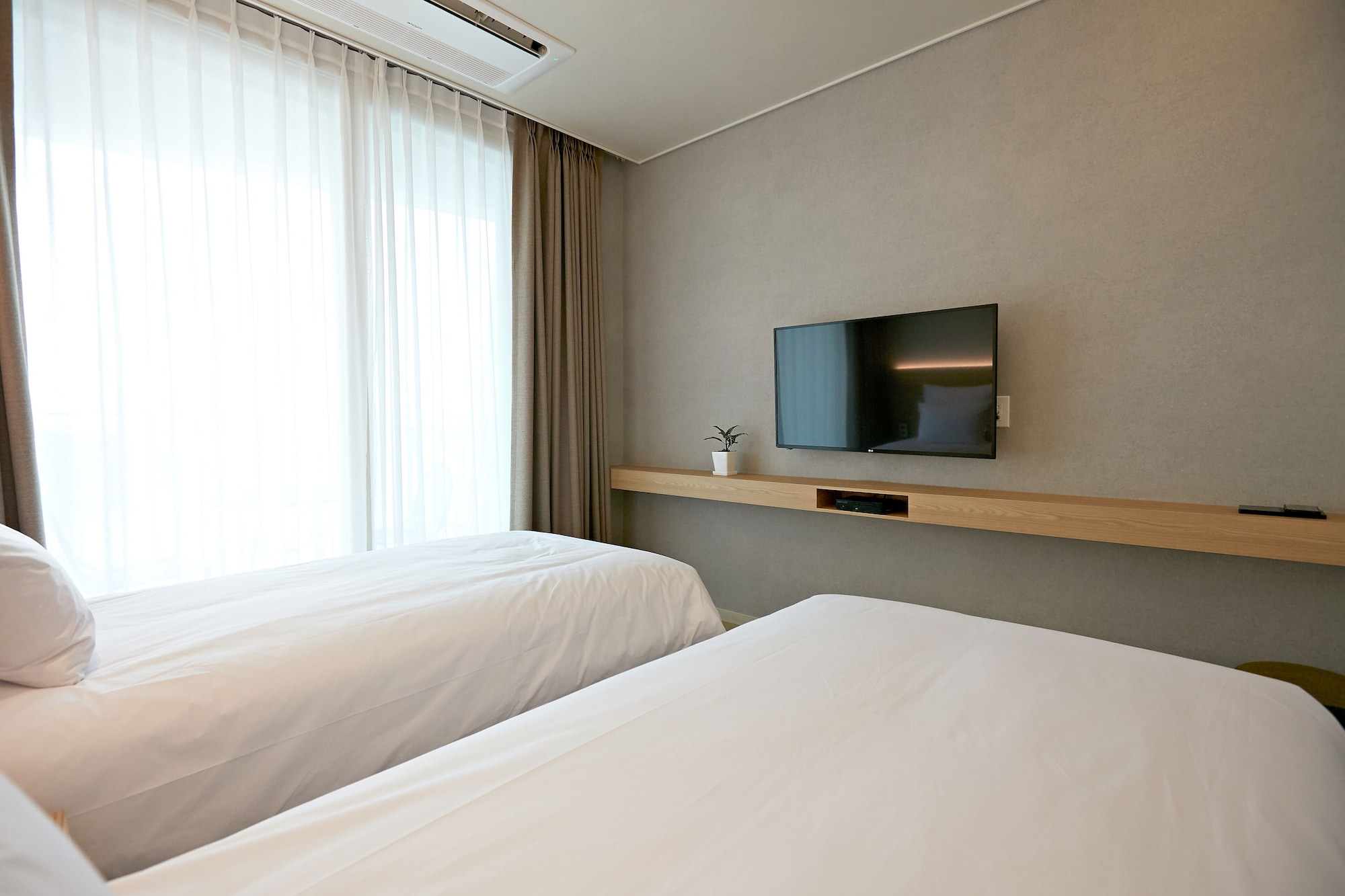 DELUXE, TWIN BEDS, TERRACE
