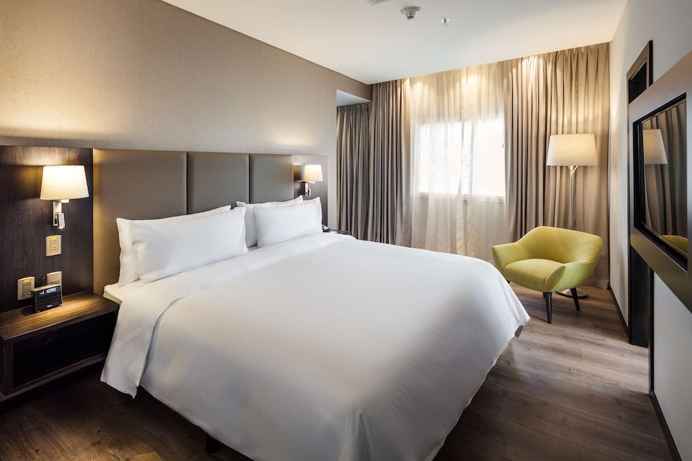 Radisson Hotel Santa Cruz 13/63