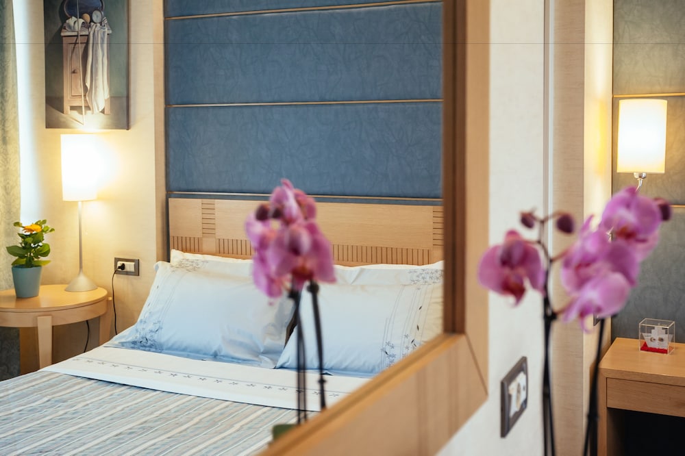 ALEXANDROS BOUTIQUE HOTEL 12/70