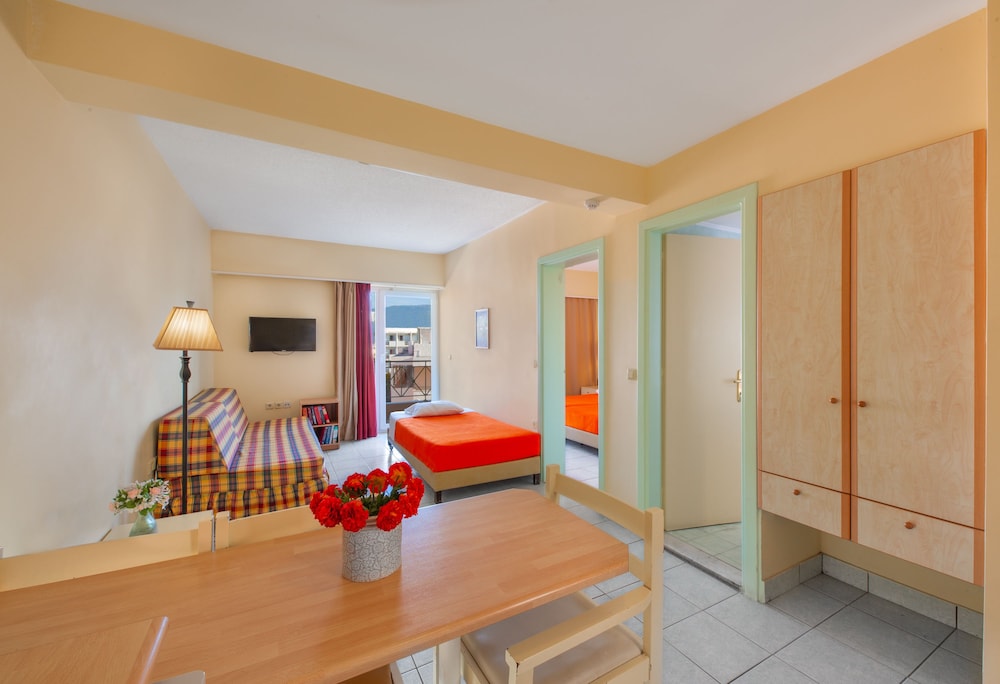Pavlos Hotel 36/51