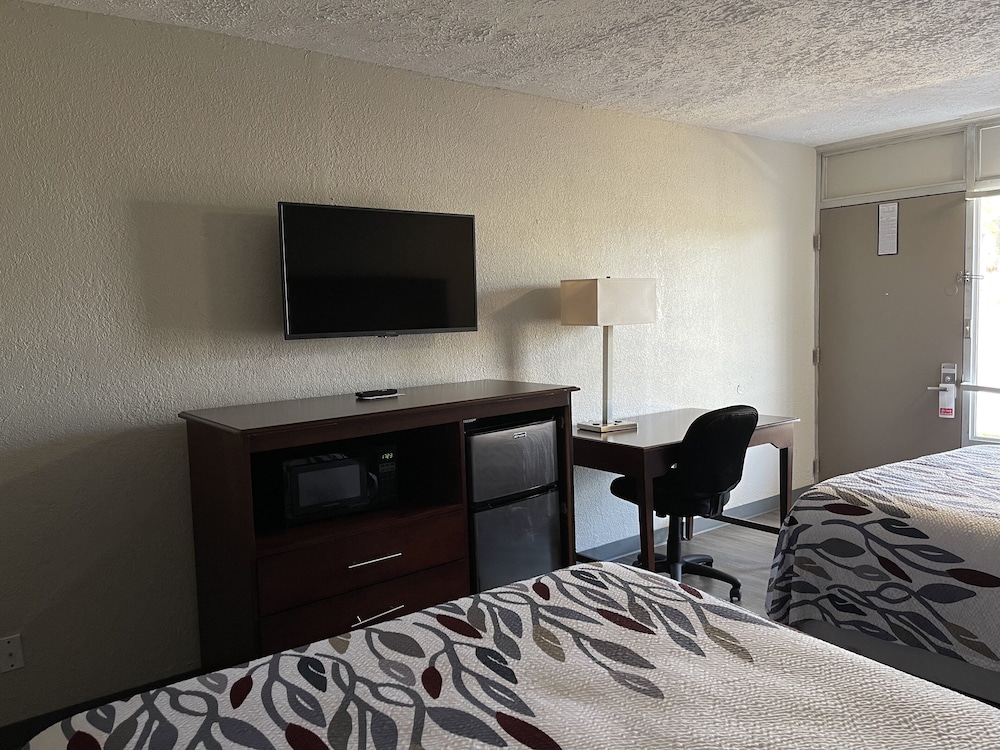 Red Roof Inn Lagrange 4/31