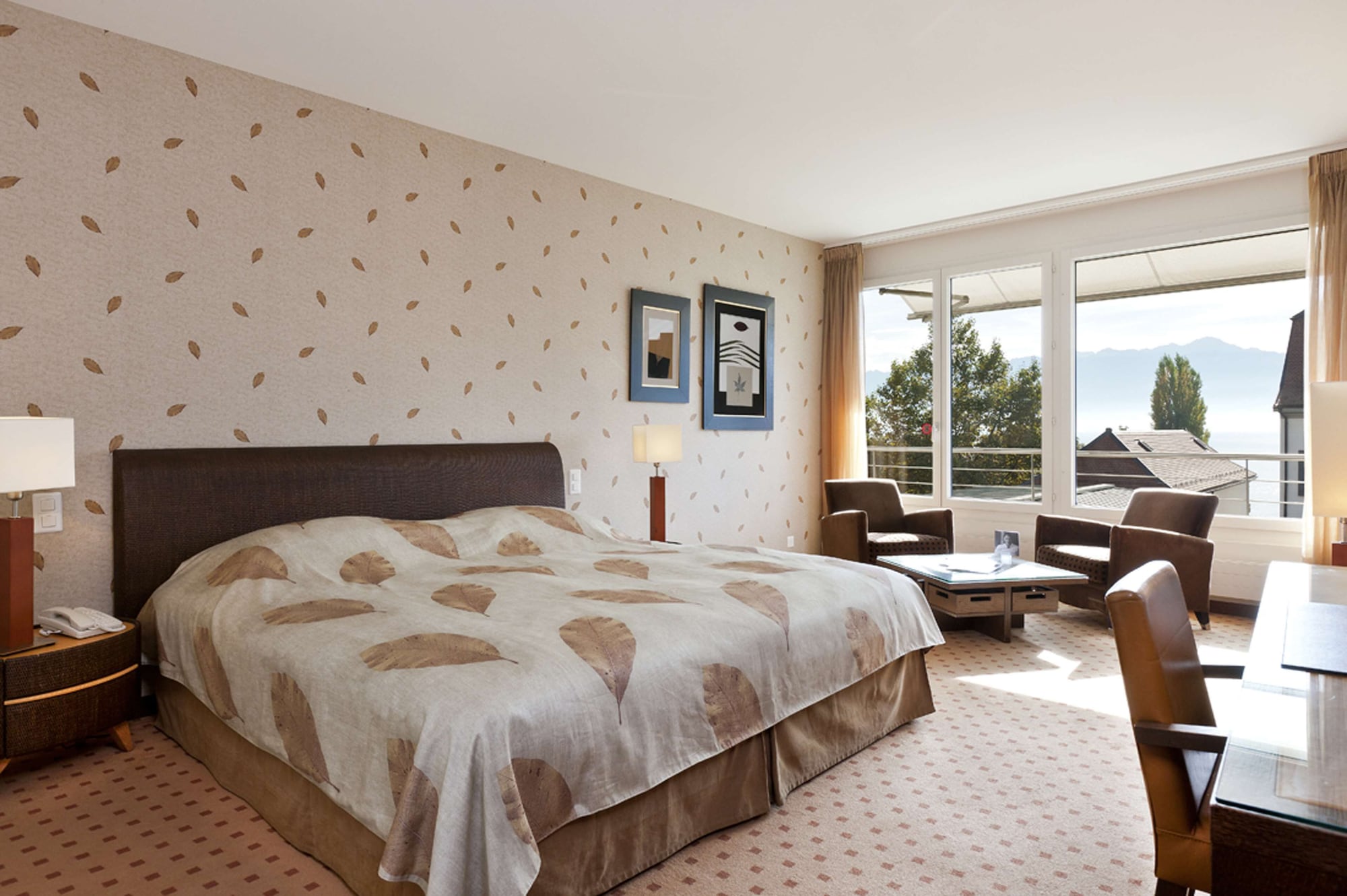 EXECUTIVE, LAKE VIEW