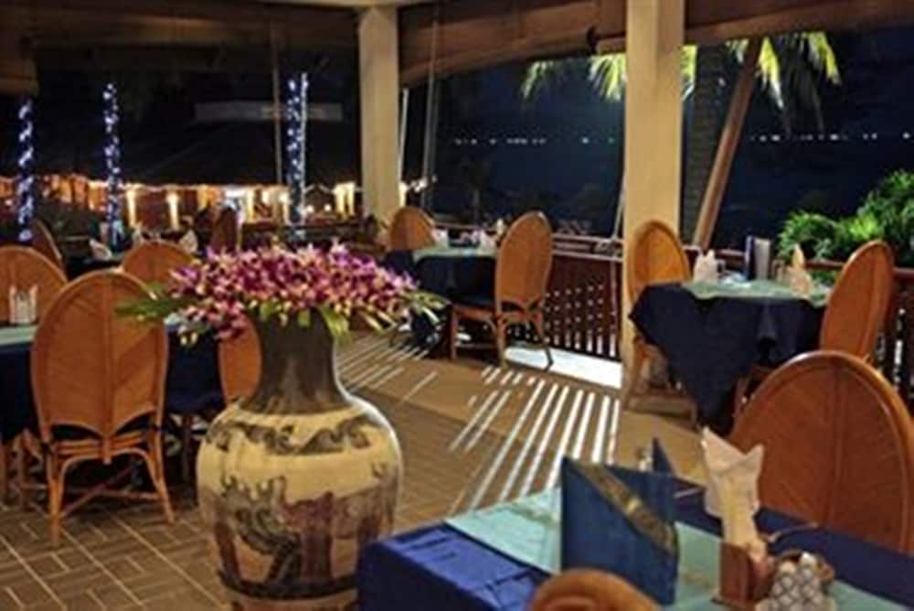 Coral Hotel Bangsaphan 50/62