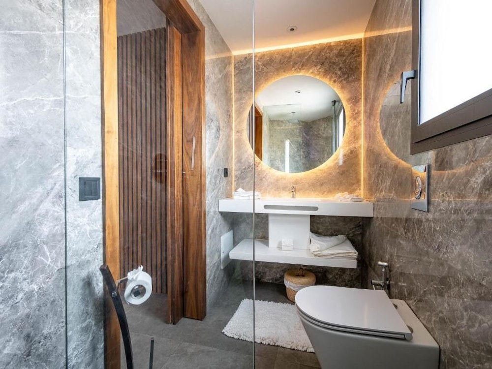 Fashion Hotel 43/47